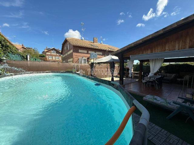 Casa adosada en Venta en Torrecastillo