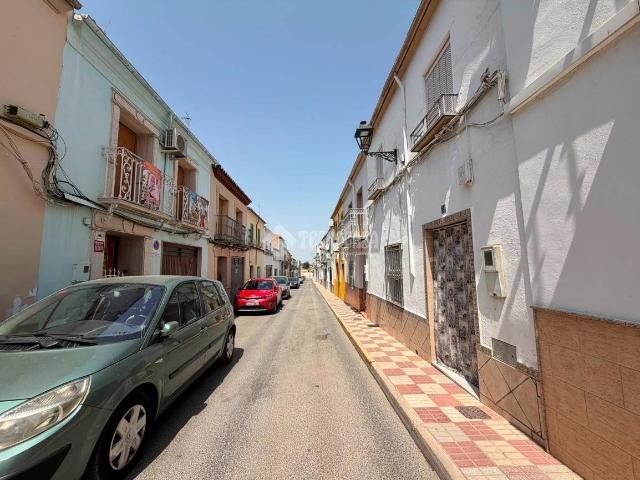 Casa adosada en Venta en Torredonjimeno
