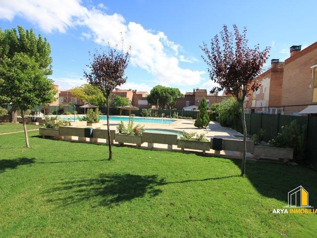 Casa adosada en venta en Torrejón de Ardoz, Cañada Mancha Amarilla. CHALET EN LA SOLANA PARA ENTRAR A VIVIR. Casas adosadas Torrejón de.