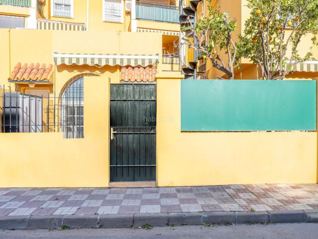 Casa adosada en venta en Torremolinos, Montemar. Bonito adosado de 2 dormitorios con fantástica terraza. Casas adosadas.