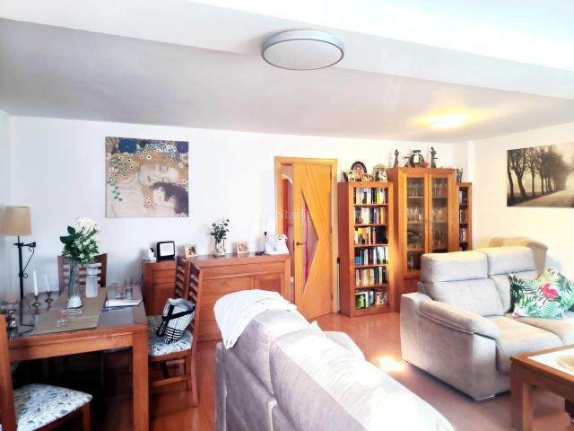 Casa adosada en venta en Torremolinos, Montemar. Gran casa adosada reformada en Montemar, patio grande, 4 dormitorios acceso directo a garaje cerrado. Casas adosadas.