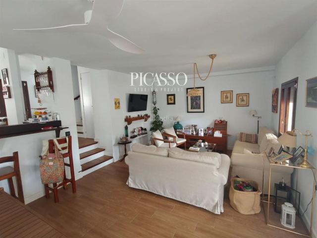 Casa adosada en venta en Torremolinos, La Colina. CHALET PAREADO CON VISTAS PANORÁMICAS A LA BAHÍA Y SOLÁRIUM EN LA COLINA. Casas adosadas.