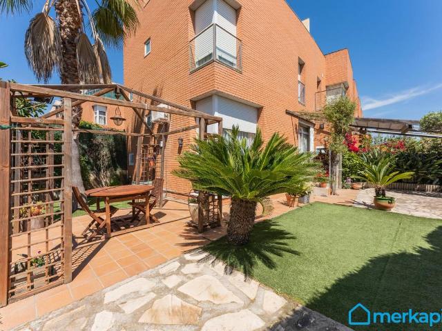 Casa adosada en Venta en Torrent Ballester