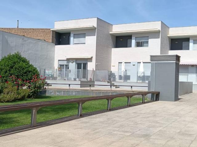 Casa adosada en Venta en Torres de Berrellén