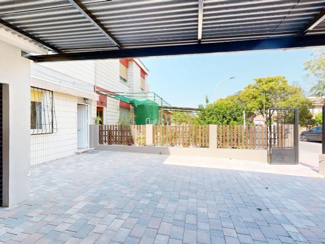 Casa adosada en venta en Torres de Cotillas Las. Dúplex con gran parcela y patio privado en Las Torres de Cotillas Si buscas espacio, comodidad y disfrutar del aire libre en una d. Casas adosadas.