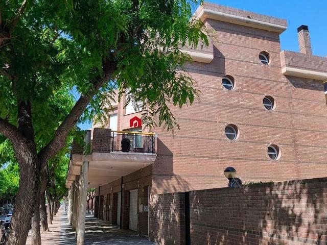 Casa adosada en venta en Tortosa, de 220 m² 4 habitaciones por 500.000