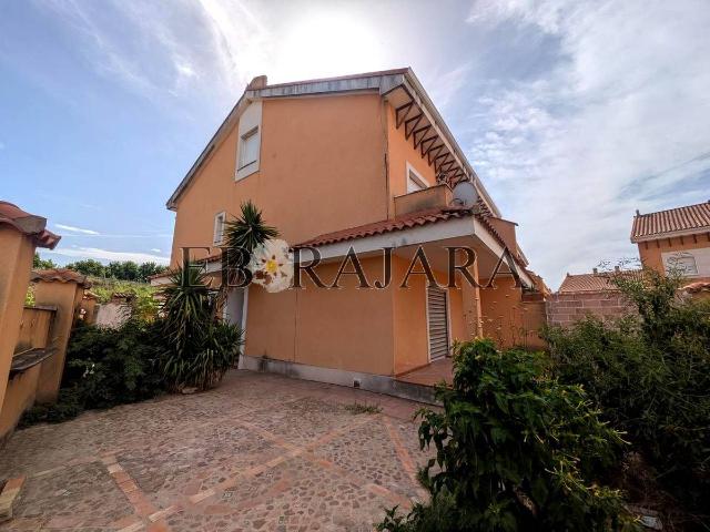 Casa adosada en Venta en Talavera la Nueva