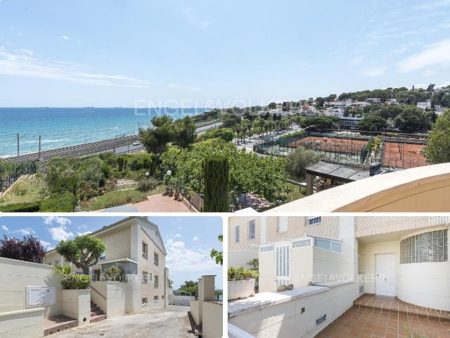 Casa en venta en Tarragona, Urbanitzacions de Llevant Costa Dorada. Bonita propiedad con vistas al mar. Casas.