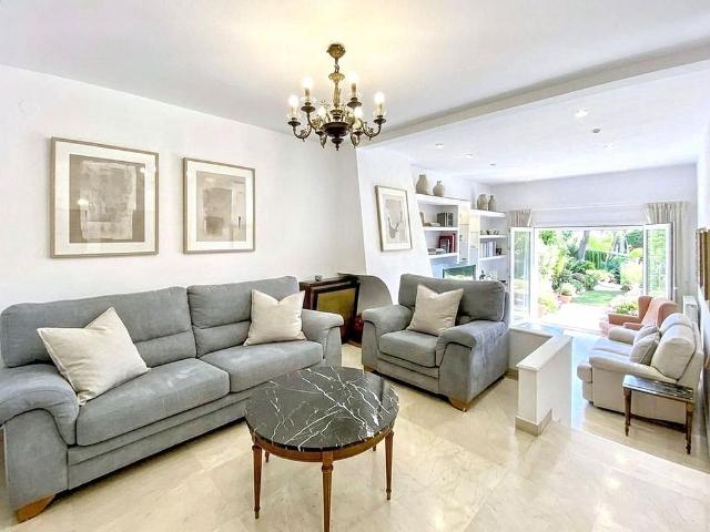 Casa adosada en venta en Teià, de 240 m² 5 habitaciones por 725.000