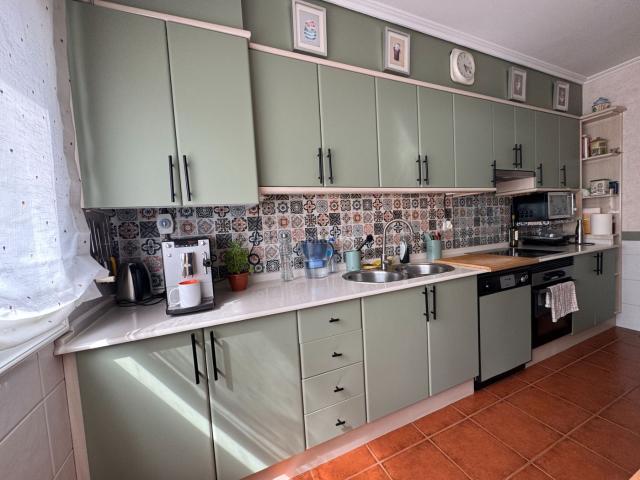Casa adosada en venta en Teo. CHALET PERFECTO PARA ENTRAR A VIVIR. Casas adosadas.