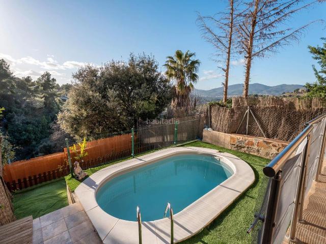 Casa adosada en venta en Terrassa, Can Palet de Vista Alegre. VISTA ALEGRE. CASA ADOSADA DE 5HABS. + 2LAV. + TERRAZA + PISCINA. Casas adosadas.