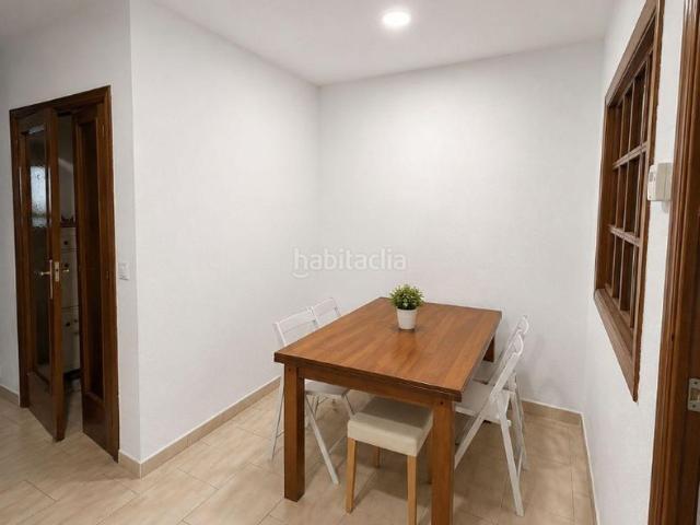 Casa adosada en venta en Terrassa, Barri del Centre. Amplia casa con estudio independiente y garaje junto a Vallparadís. Casas adosadas.