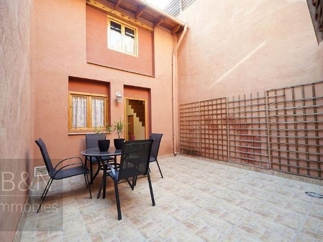 Casa adosada en venta en Terrassa, de 144 m² 6 habitaciones por 379.000
