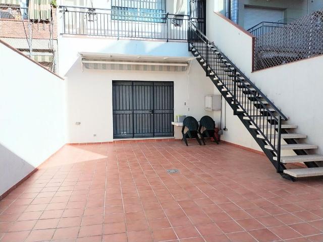 Casa adosada en venta en Terrassa, de 168 m² 4 habitaciones por 390.000