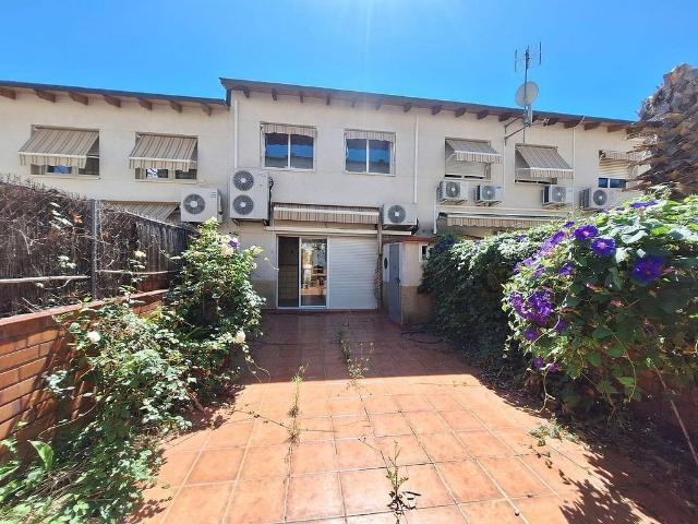 Casa adosada en venta en Terrassa, de 161 m² 4 habitaciones por 390.000