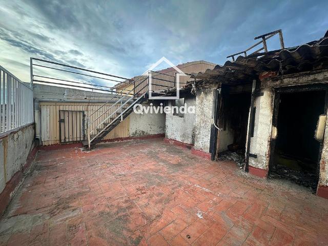 Casa adosada en venta en Terrassa, de 178 m² 4 habitaciones por 195.000