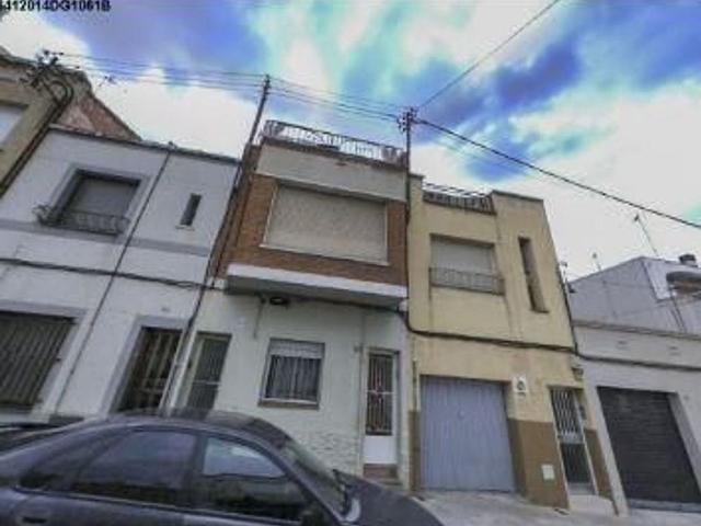 Casa adosada en venta en Terrassa, de 170 m² 5 habitaciones por 142.000