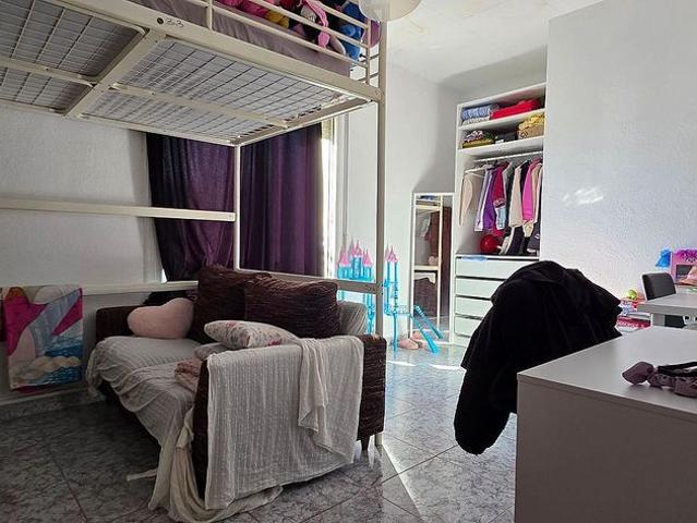 Casa adosada en venta en Terrassa, de 173 m² 6 habitaciones por 258.000