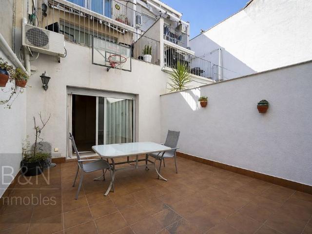 Casa adosada en venta en Terrassa, de 195 m² 4 habitaciones por 487.000