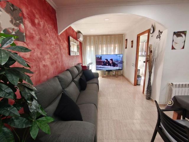 Casa adosada en venta en Terrassa, de 261 m² 5 habitaciones por 390.000