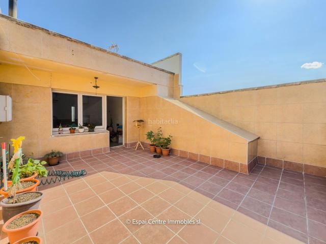 Casa adosada en venta en Terrassa, Sant Pere Nord. EN EXCLUSIVA Vive en la mejor zona de Sant Pere Nord casa con garaje, terrazas y estudio. Casas adosadas.