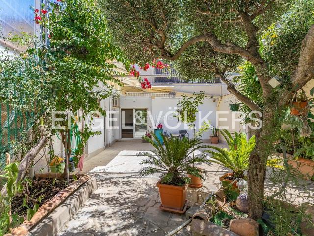 Casa adosada en venta en Terrassa, Segle XX. Casa Unifamiliar en Vallparadis y cerca del Centro. Casas adosadas.