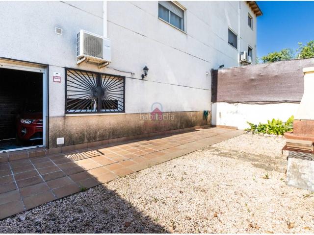 Casa adosada en venta en Terrassa, Roc Blanc. Casa adosada en venta con garaje y terraza en Roc Blanc. Casas adosadas.