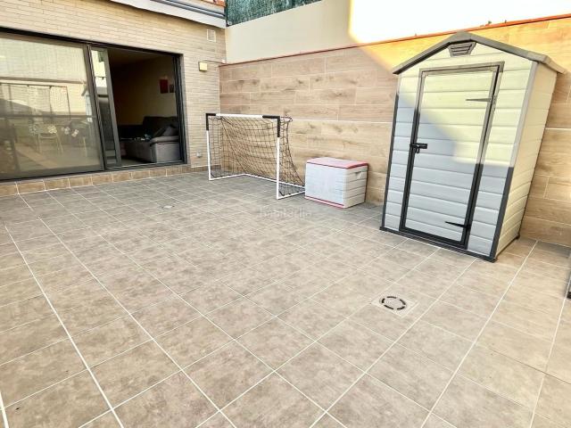 Casa adosada en venta en Terrassa, Torre Sana. ESPECTACULAR ADOSADO REFORMADO EN TORRESANA, TERRASSA 420,000. Casas adosadas.
