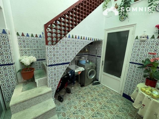 Casa adosada en venta en Terrassa, Zona Esportiva. Planta baja con tres habitaciones. Casas adosadas.