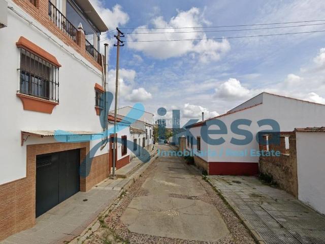 Casa adosada en venta en Tharsis. Venta de Adosado en Alosno, Huelva. Activo Inmobiliario Sin Posesión. No se puede Visitar. Casas adosadas.