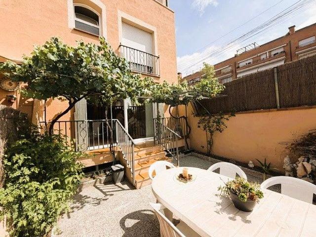Casa adosada en venta en Tiana, de 140 m² 3 habitaciones por 549.000