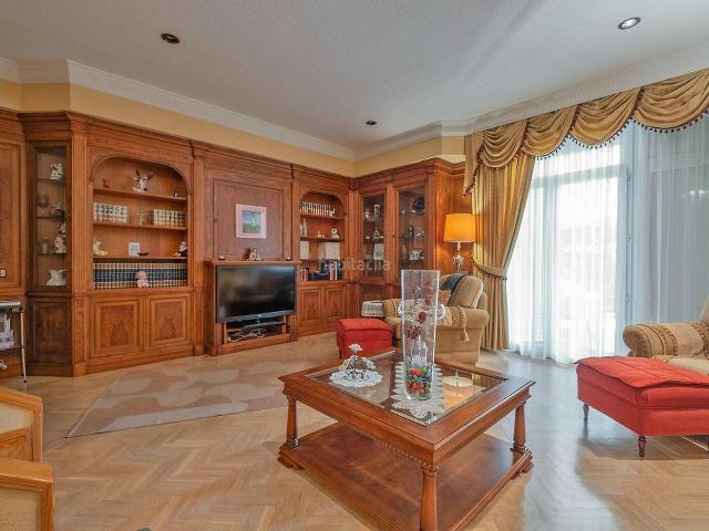 Casa adosada en venta en Tres Cantos, Segunda Fase. Exclusivo Adosado en Tres Cantos Ideal para Familias. Casas adosadas Tres.