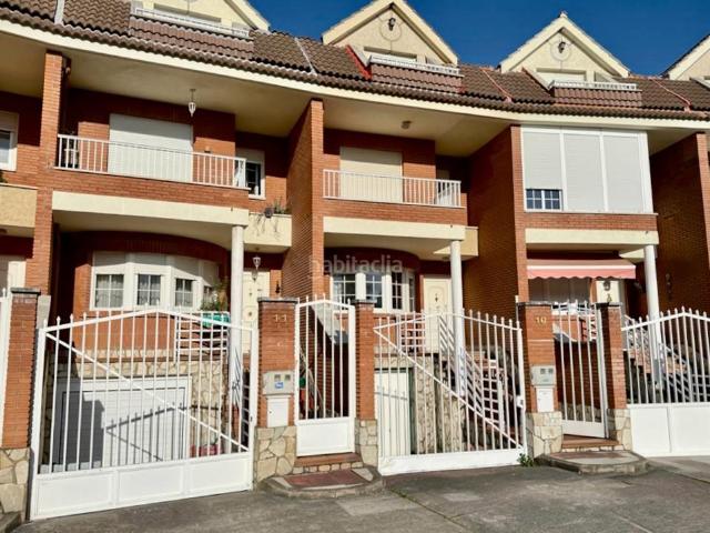 Casa adosada en venta en Trobajo del camino. Chalet Adosado en Las Mundinas Trobajo del Camino. Casas adosadas Trobajo del.