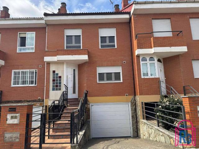 Casa adosada en Venta en Trobajo del Camino
