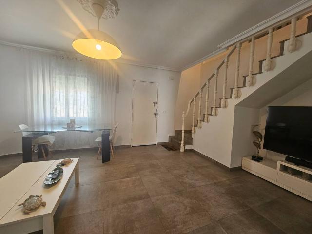 Casa adosada en Venta en Umbrete