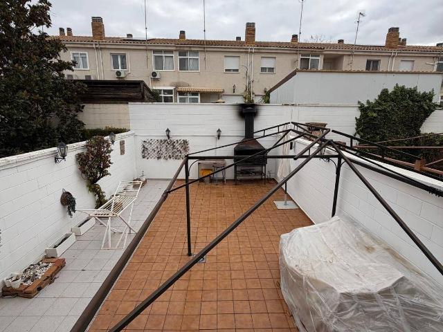 Casa adosada en Venta en Universidad