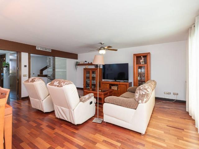 Casa adosada en Venta en Universidad Hospital