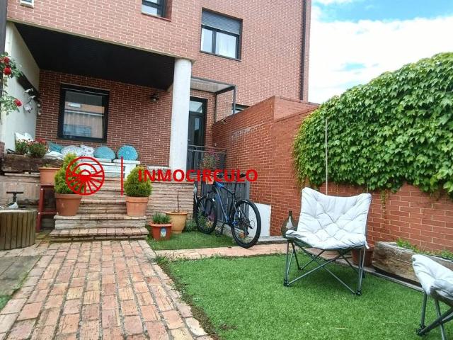 Casa adosada en Venta en Universidad Las Huelgas