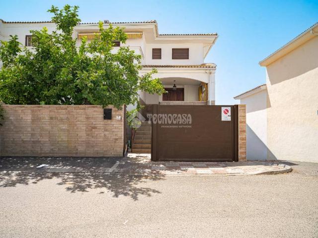 Casa adosada en Venta en Úbeda