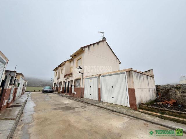 Casa adosada en Venta en Uclés