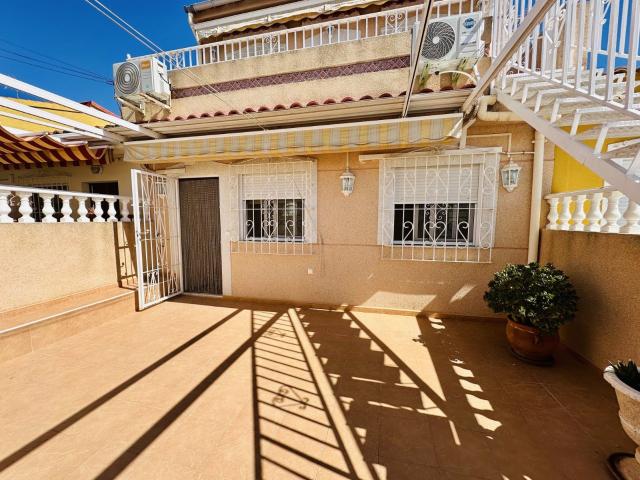 Casa adosada en venta en Urbanización La Marina!& 13 & 13. 81m² La Marina