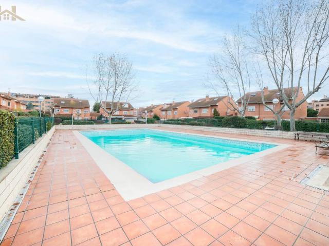 Casa adosada en Venta en Urbanizaciones