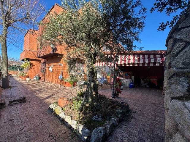 Casa adosada en Venta en Urbanizaciones