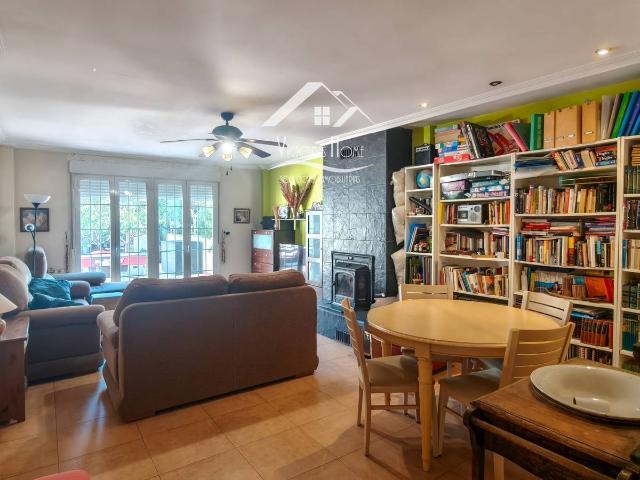 Casa adosada en Venta en Urbanizaciones