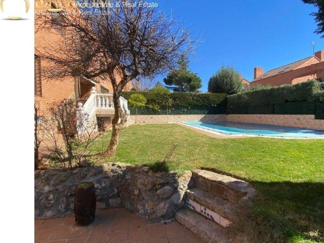 Casa adosada en Venta en Urbanizaciones
