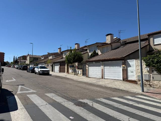 Casa adosada en Venta en Urbanizaciones