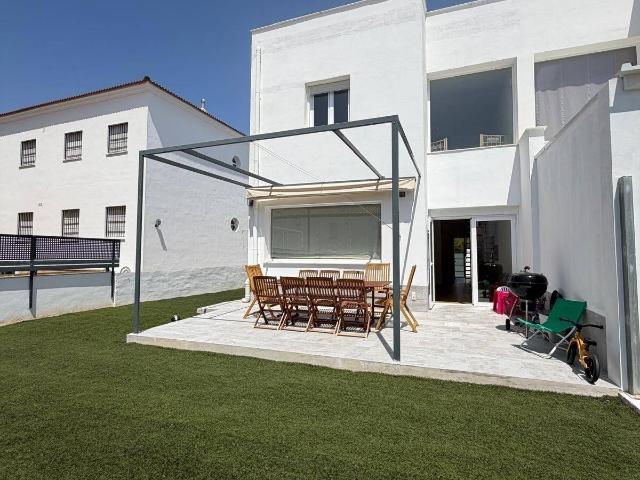 Casa adosada en Venta en Urbasur