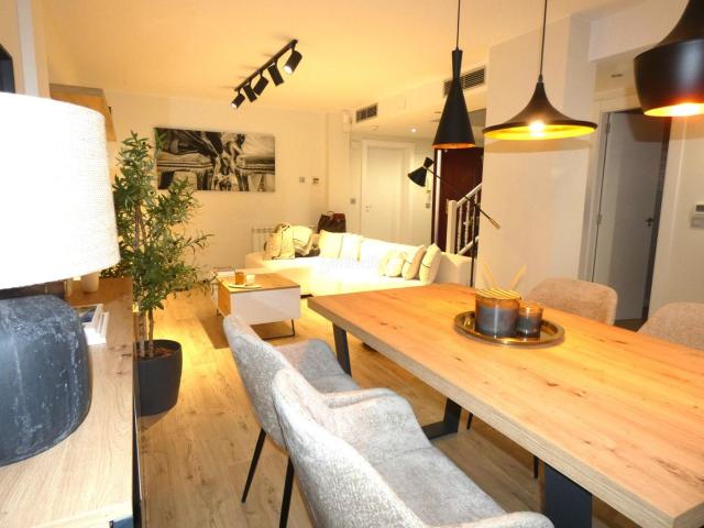 Casa adosada en venta en Utebo. Estupendo unifamiliar amueblado y reformado, en Utebo Zaragoza. Referencia VL06242026. Casas adosadas.