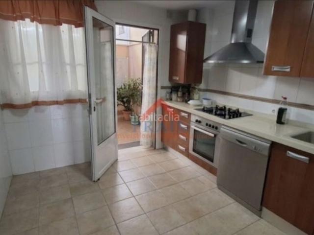 Casa adosada en venta en Utrera, Consolación. Casa Adosada en venta en Naranjal Del Castillo, 4 dormitorios. Casas adosadas.