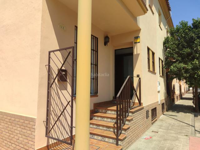 Casa adosada en venta en Utrera, Torre Cruz Los Molinos. vivienda buena ubicacion. Casas adosadas.